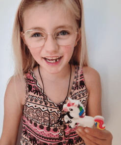 kauwen op kauwketting eenhoorn