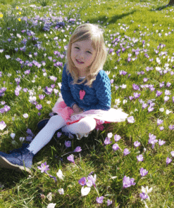 meisje met bijtketting ice cream