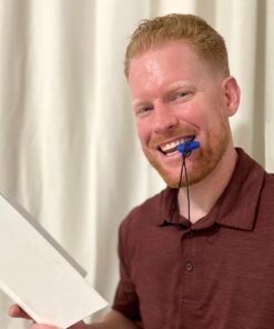 concentreren met bijtketting guitar pick