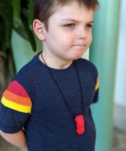 jongen met racecar bijtketting