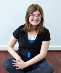 meisje met racecar bijtketting