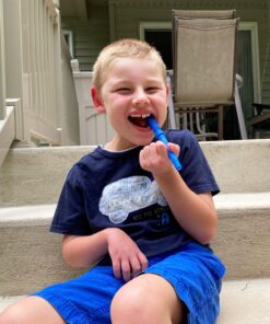 kind met ARK Bite Saber Kauwproduct