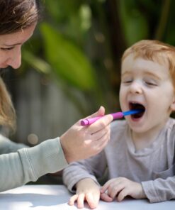 orale oefening met tongue depressor tip