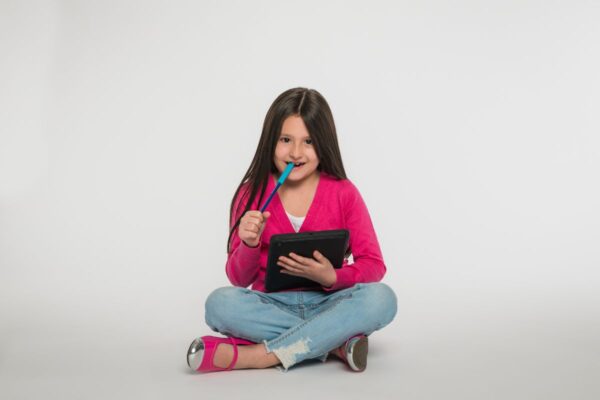 Waarom Kauwen Kinderen en Volwassenen op Pennen?